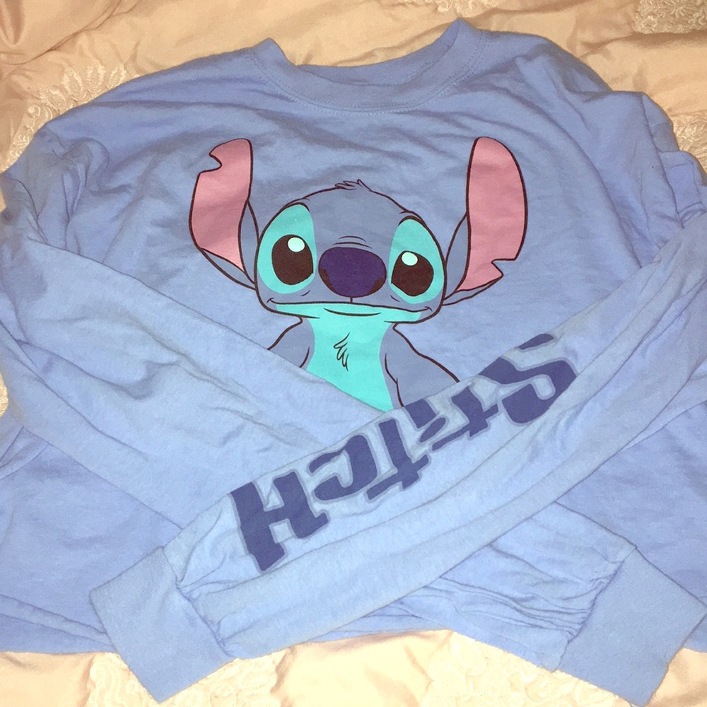 Cute blue stitch cropped tee!💕